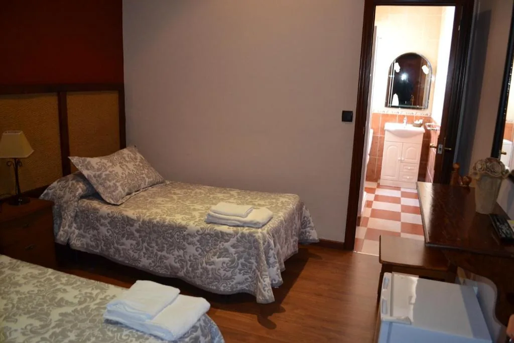 Chambre double standard - 2 lits — Hostal Pension La Ruta