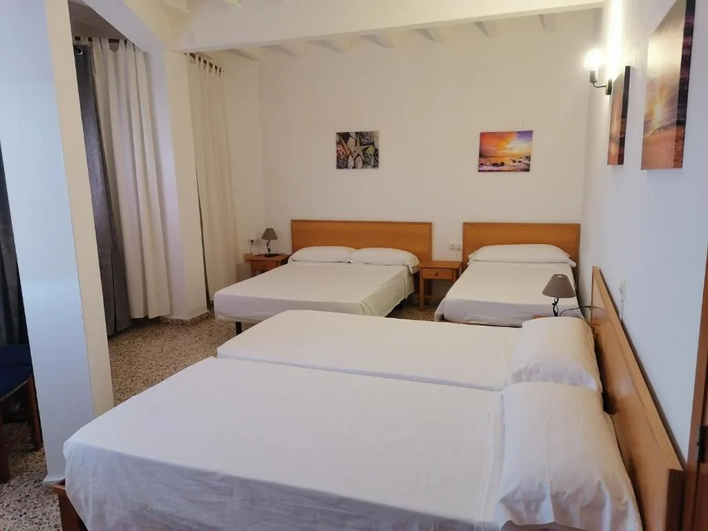 Habitación cuádruple — Hostal Pepe