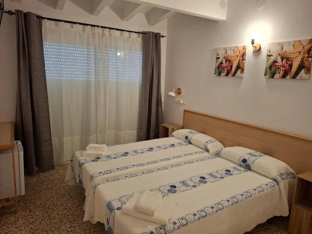 Habitación Doble Estándar - 2 camas — Hostal Pepe