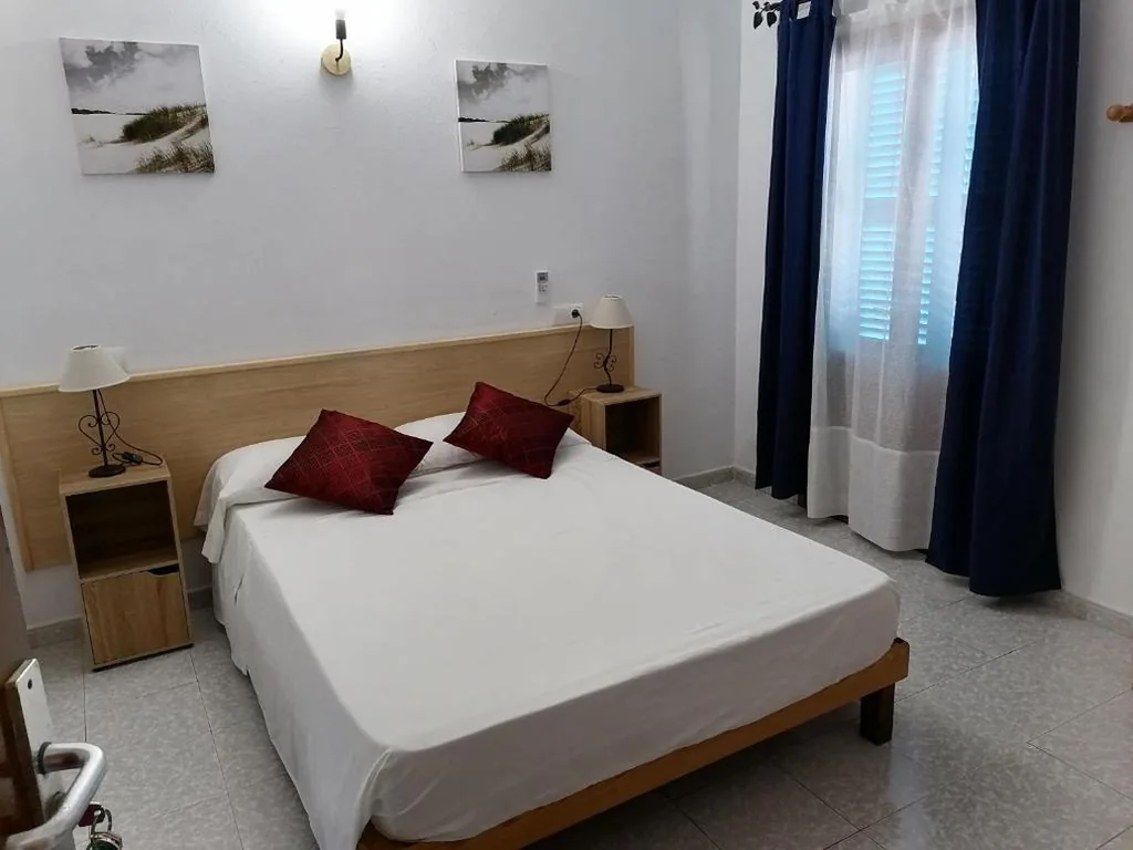 Habitación Estándar - 1 cama grande — Hostal Pepe