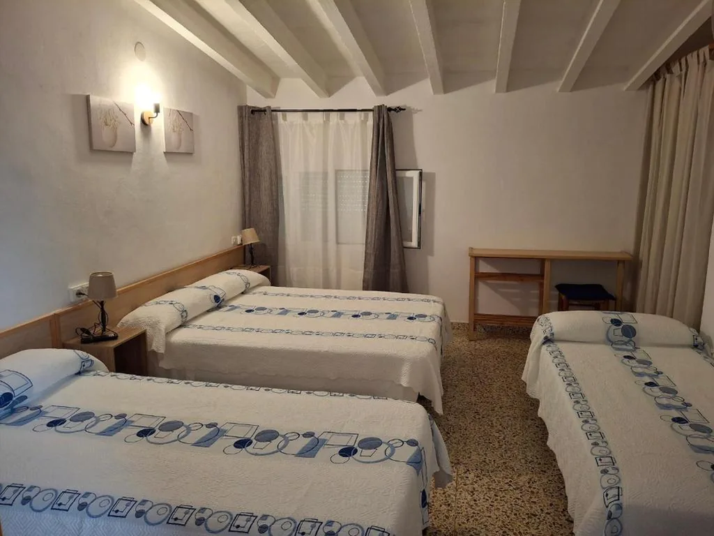 Habitación Triple Estándar — Hostal Pepe