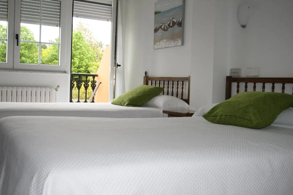 Dreibettzimmer mit Terrasse — Hostal Pereiriña