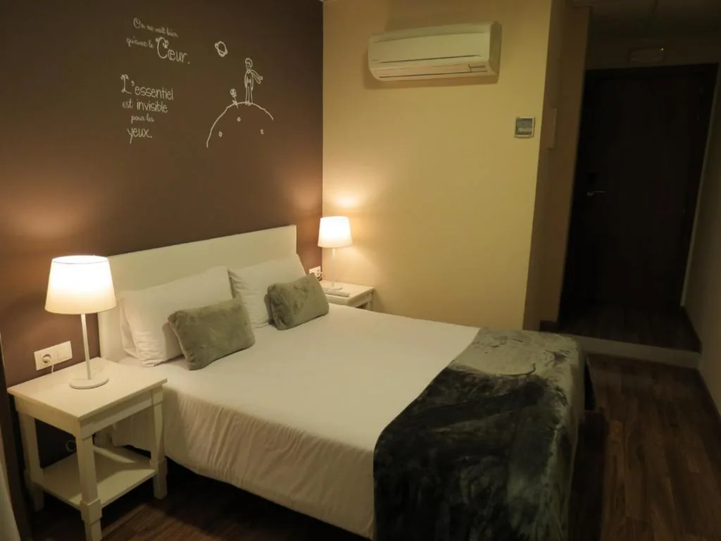テラス付きダブルルーム — Hostal Petit Príncep