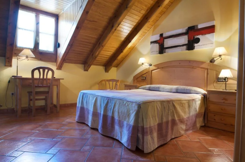 Standard Double Room — Hostal Pey