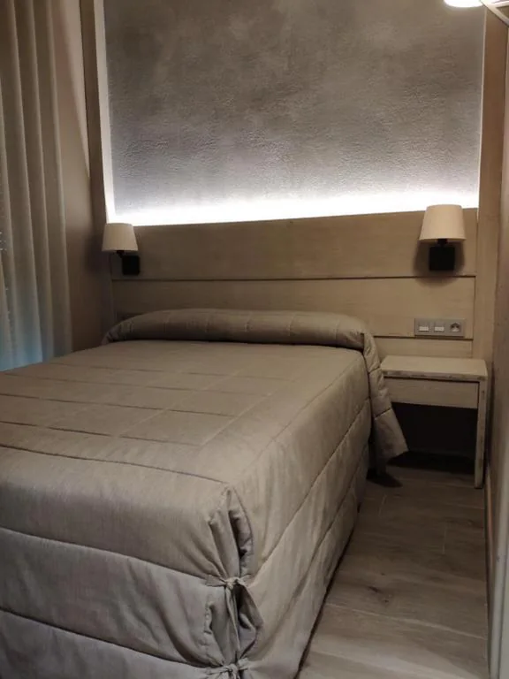 Small Single Room — Hostal Pey