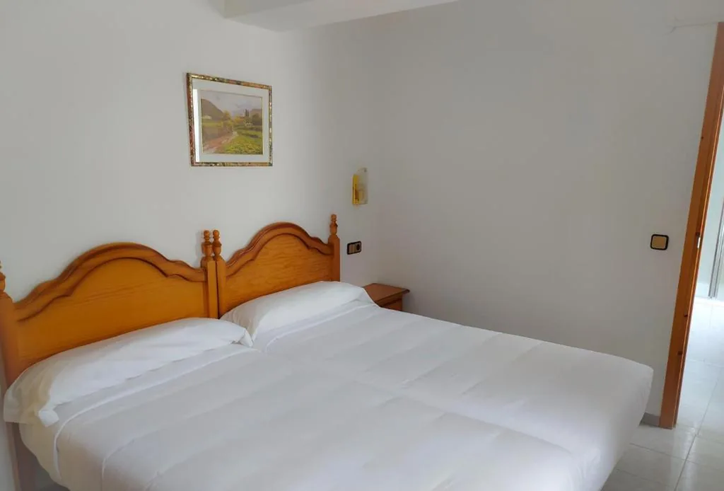 Quarto Duplo - 2 camas — Hostal Pirineos Meliz