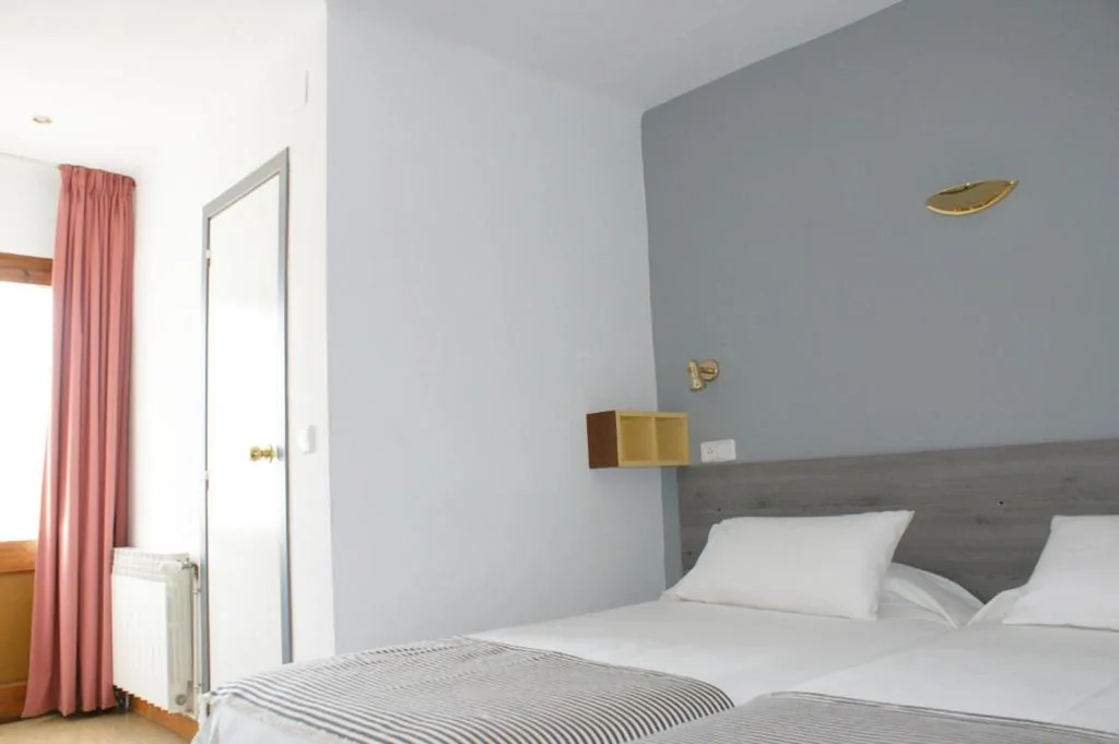 Double Room with Balcony - 2 Beds — Hostal Plaja i Pati de Can Plaja