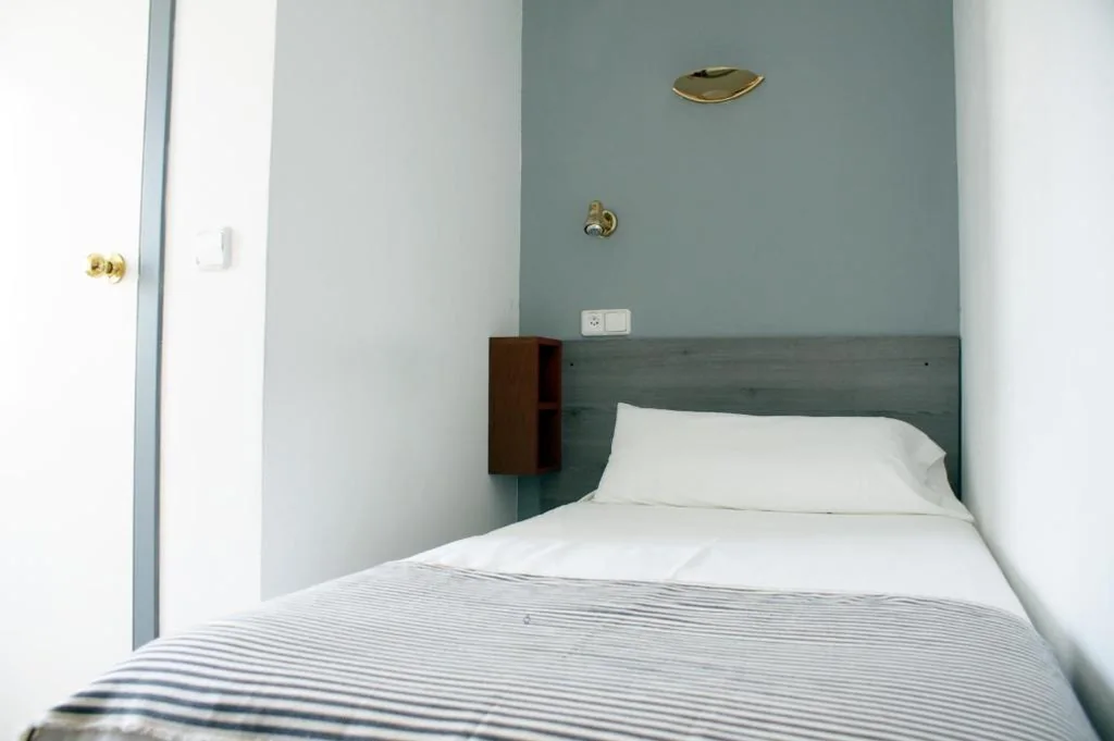 Single Room with Balcony — Hostal Plaja i Pati de Can Plaja