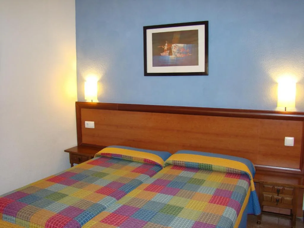 ダブルルーム（シングルベッド1台または2台） — Hostal Platja