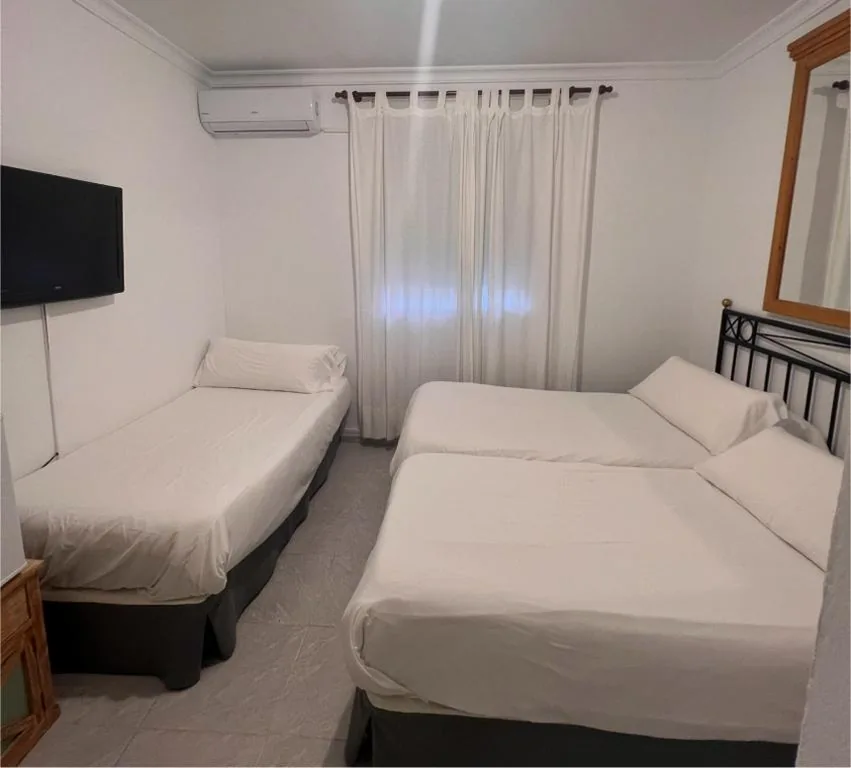 トリプルルーム — Hostal Playa Hidalgo