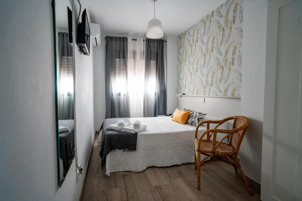 Habitación Doble Económica — Hostal Plaza de Italia