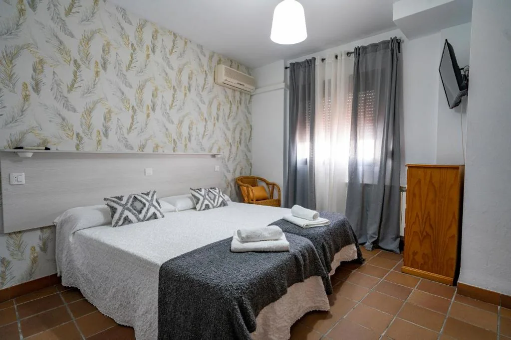 Habitación Doble Económica — Hostal Plaza de Italia