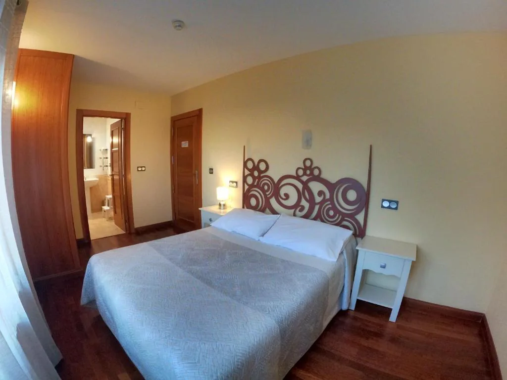 Habitación Deluxe - 1 cama grande — Hostal plaza mayor carrión de los condes