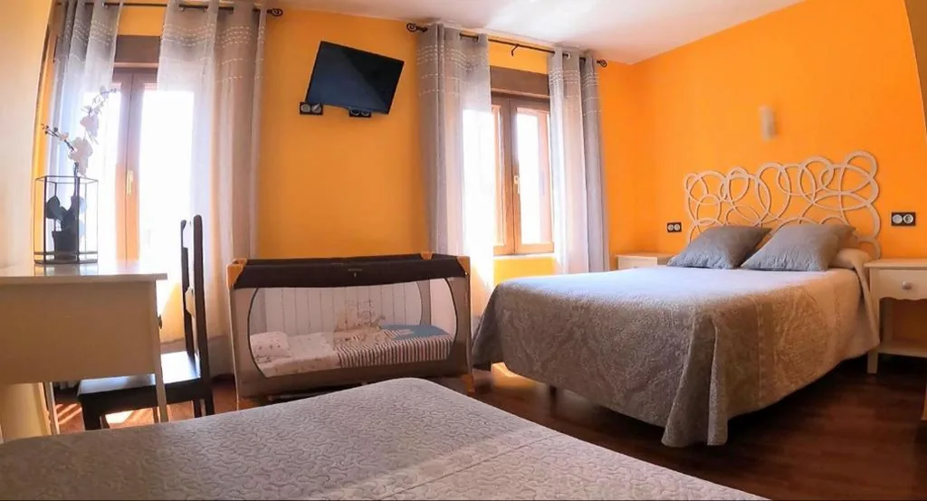 Habitación Triple Deluxe — Hostal plaza mayor carrión de los condes