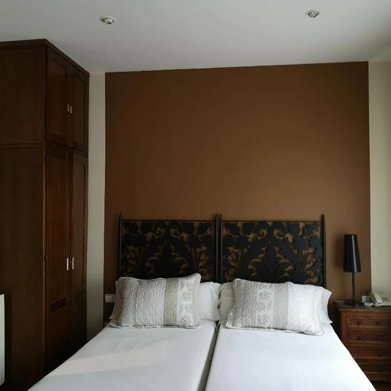 クラシック4人部屋 — Hostal Plaza