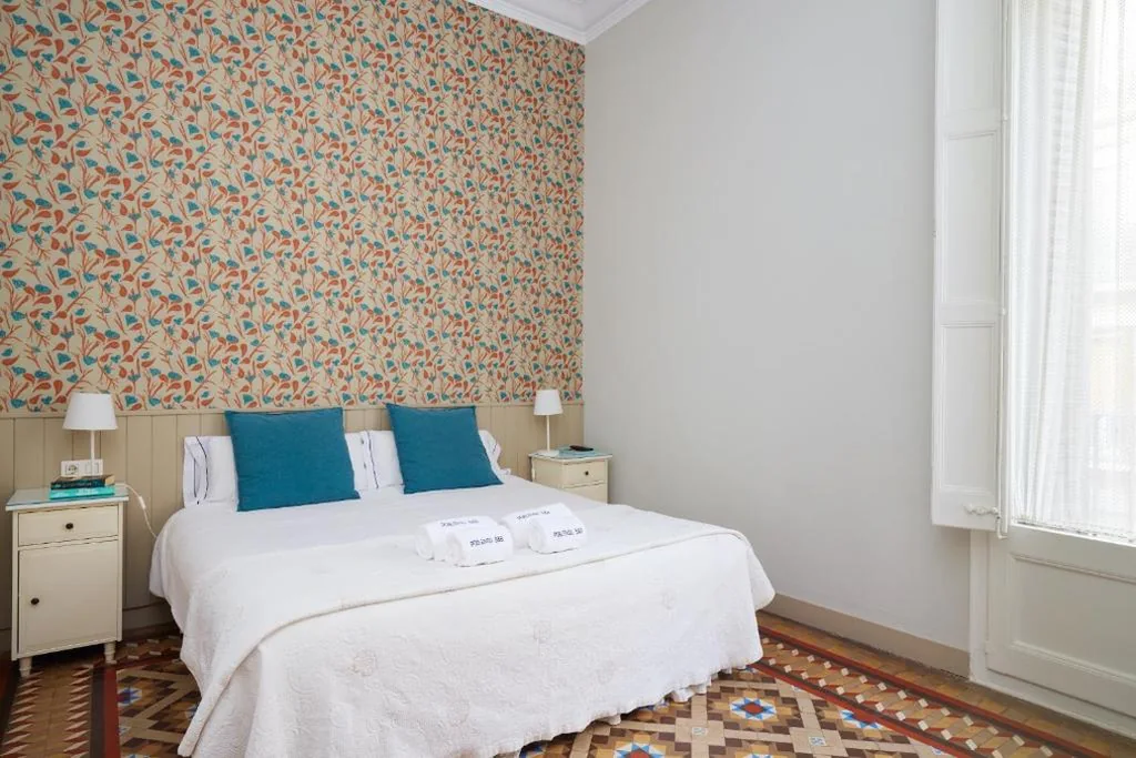 Camera doppia con balcone - 1 o 2 letti — Hostal Poblenou