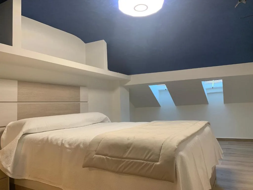 Habitación Cuádruple Deluxe — Hostal Poeta Machado