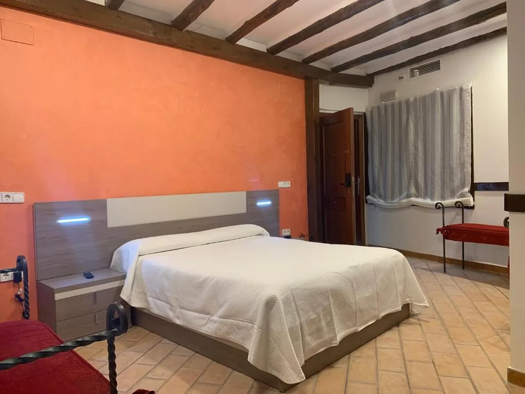 Habitación Doble adaptada para personas con movilidad reducida — Hostal Poeta Machado