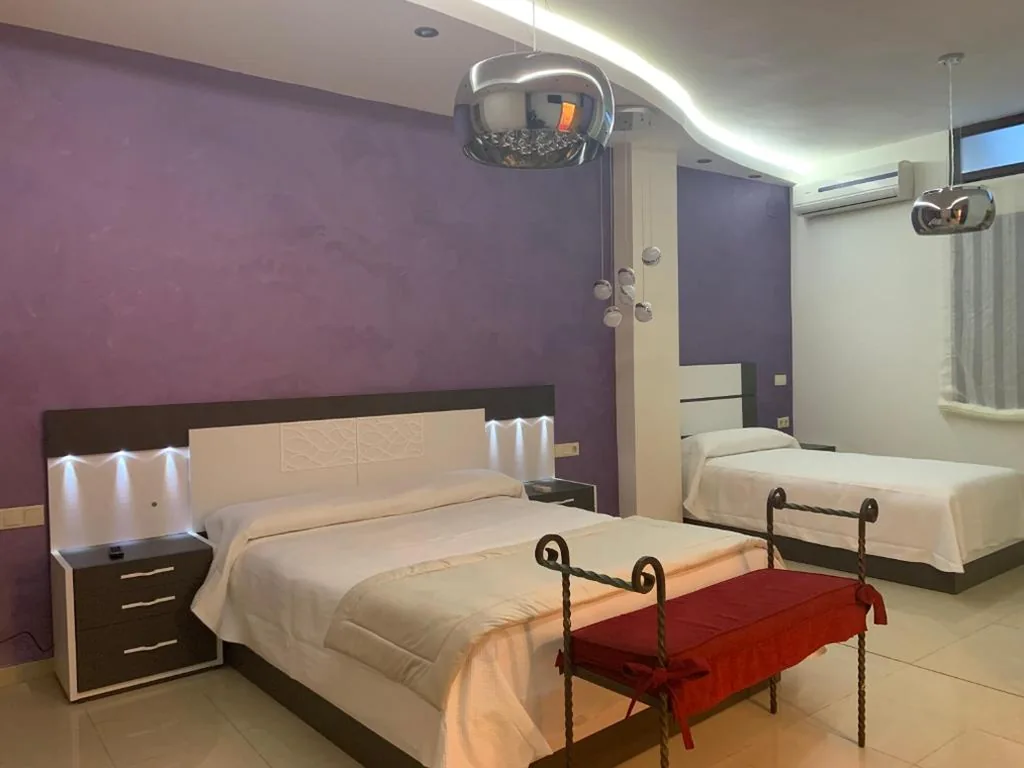 Habitación Triple Confort — Hostal Poeta Machado