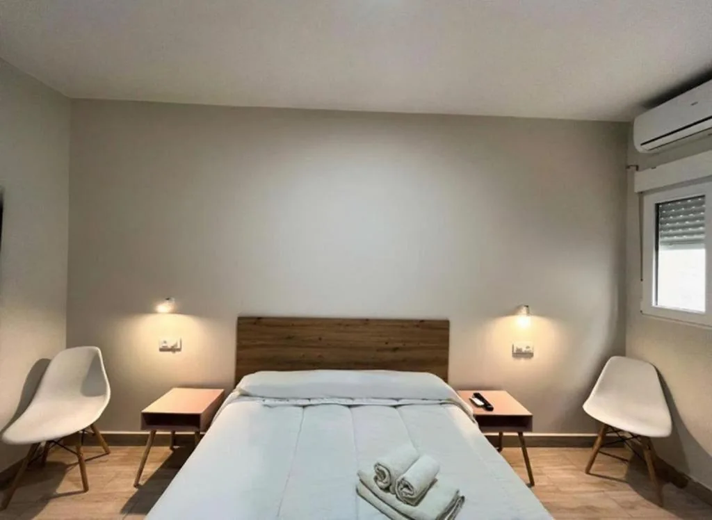 Eenpersoonskamer met eigen badkamer — Hostal Pompeya Merida