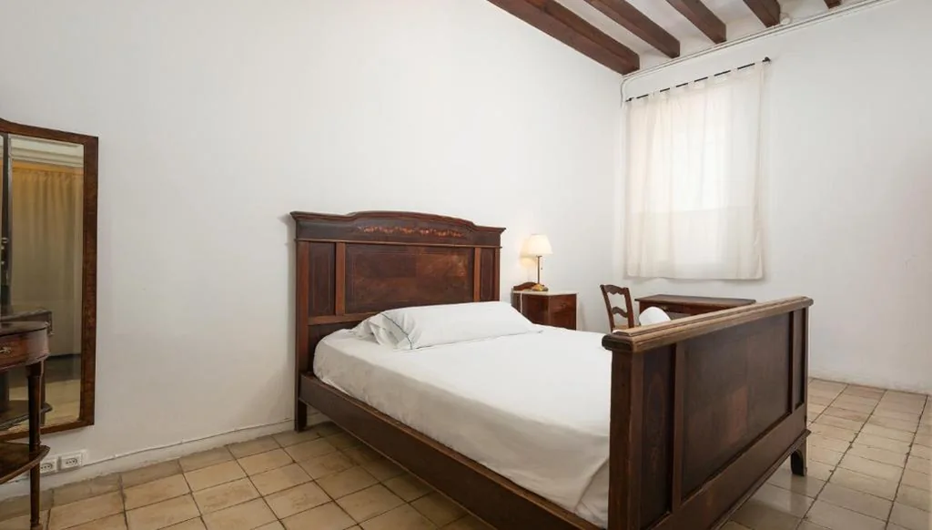 Doppelzimmer mit eigenem Bad — Hostal Pons