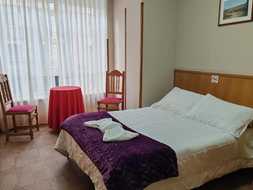 Habitación Doble — Hostal Ponte Dos Santos