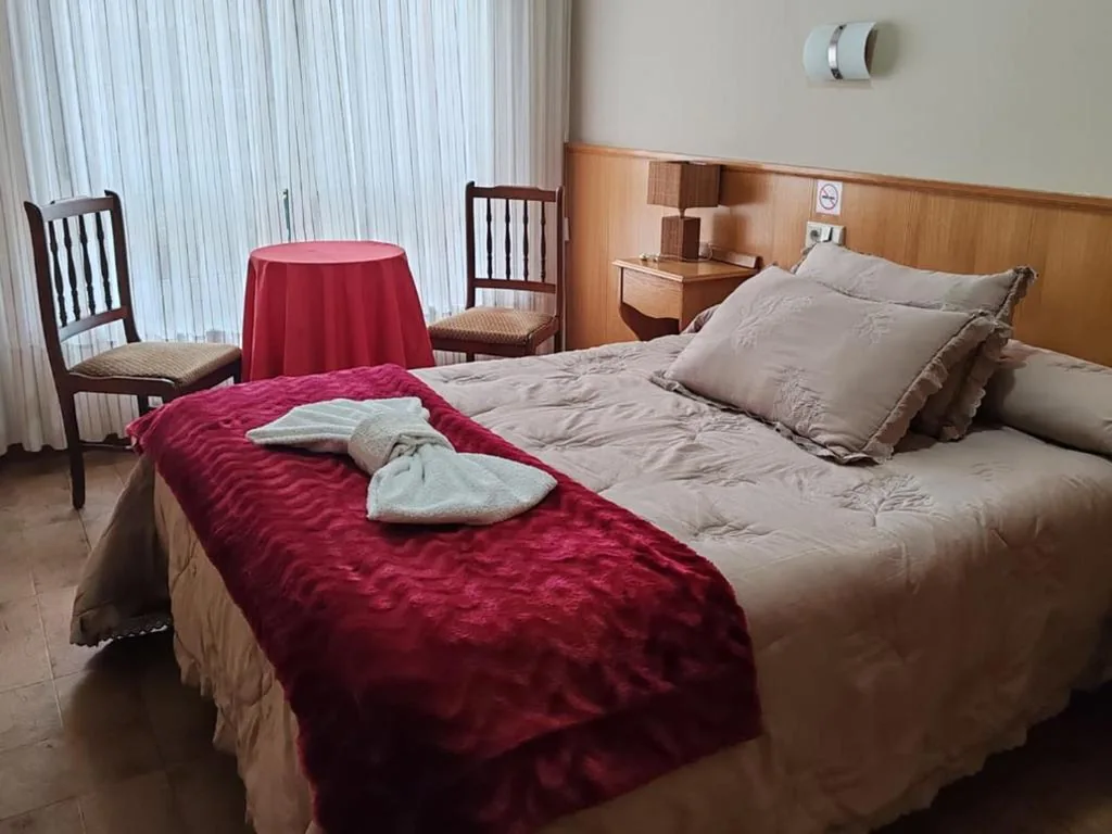 Habitación Doble — Hostal Ponte Dos Santos