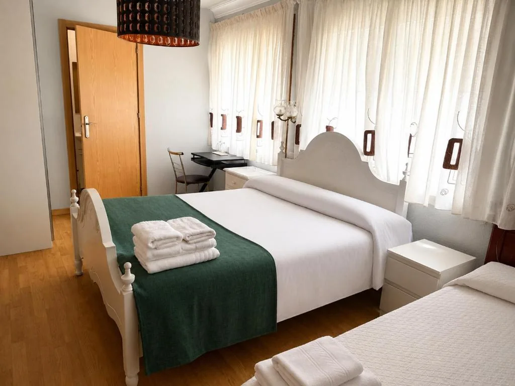 Chambre triple — Hostal Porta Santiago