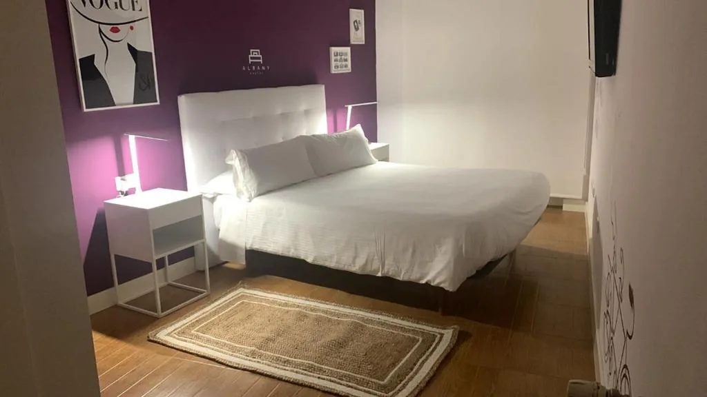 Habitación Doble con baño privado — Hostal Pozo