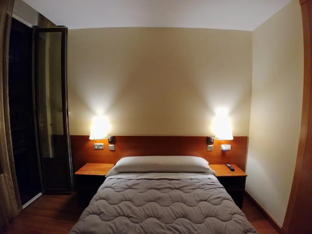Habitación Doble con baño privado — Hostal Prada Borges