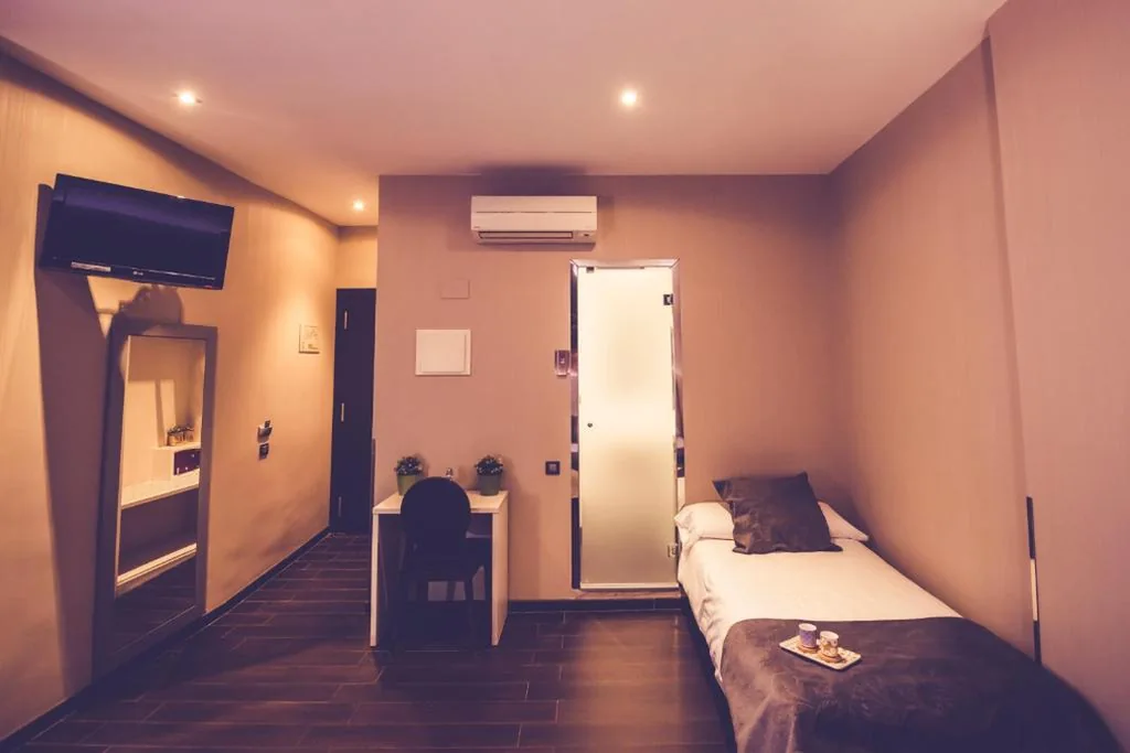 Doppelzimmer mit 2 Zustellbetten — Hostal Prado