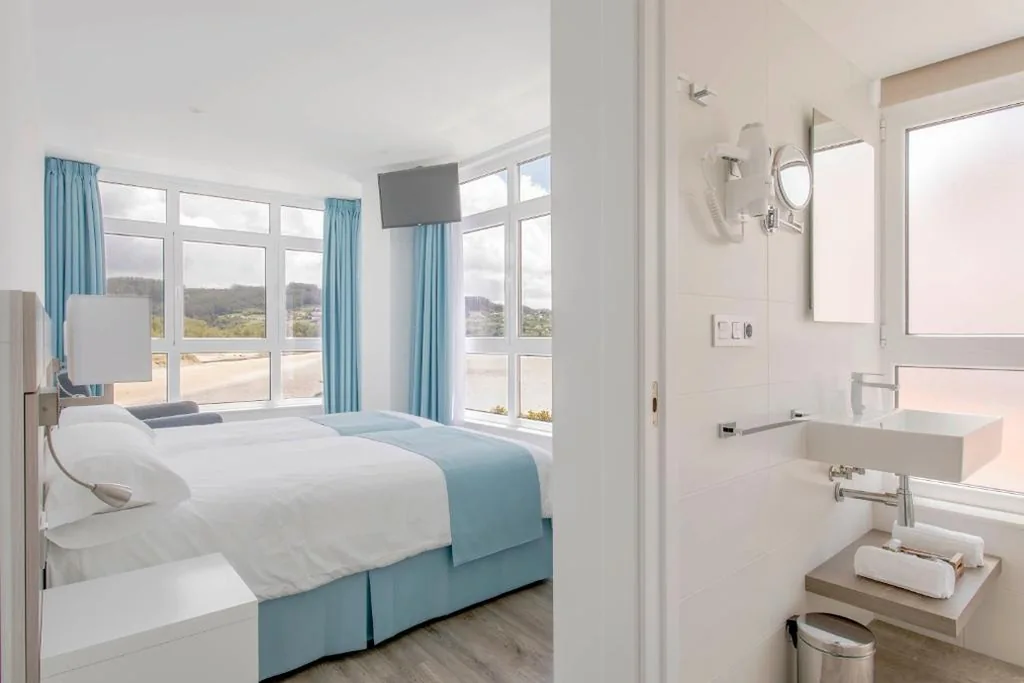 Doppelzimmer mit Meerblick — Hostal Praia Madalena