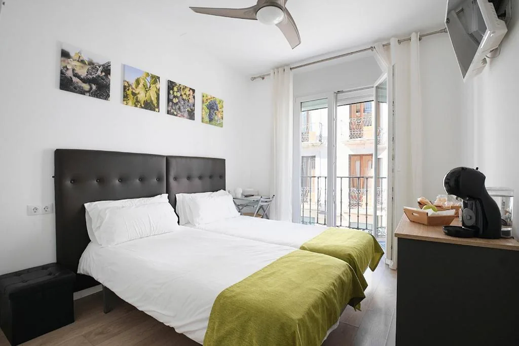 Habitación Doble Estándar — Hostal Puente de Hierro
