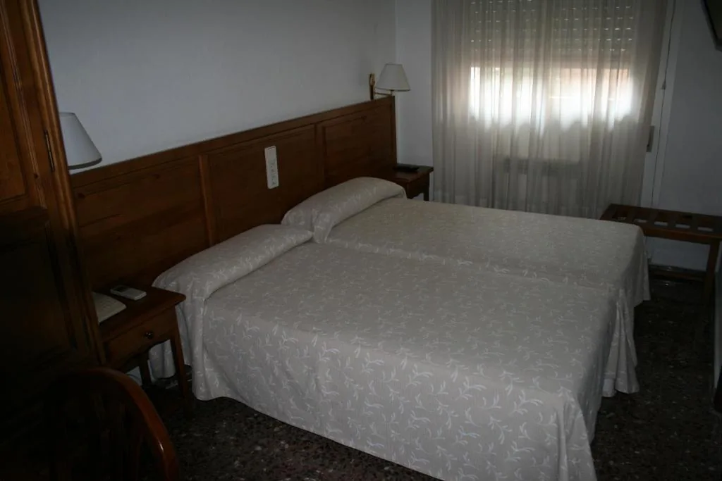 ダブルルーム（ベッド1台または2台） — Hostal Puente de Piedra