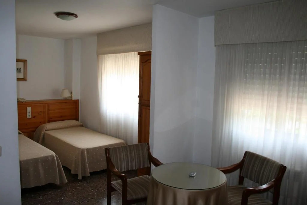 トリプルルーム — Hostal Puente de Piedra