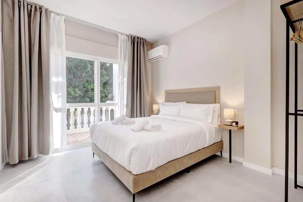 Habitación Doble con terraza — Hostal Puerta Almar