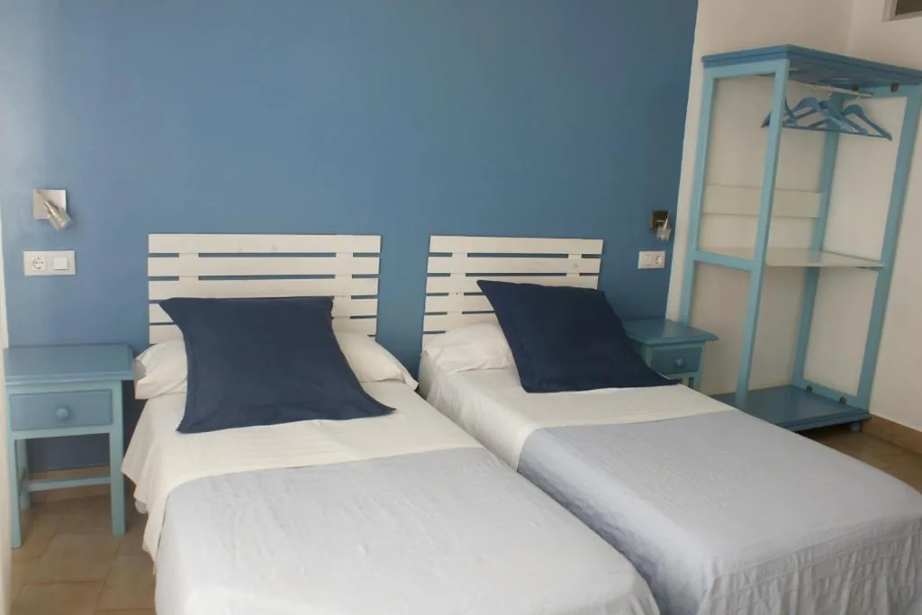海の景色を望むツインルーム — Hostal Puerto Beach