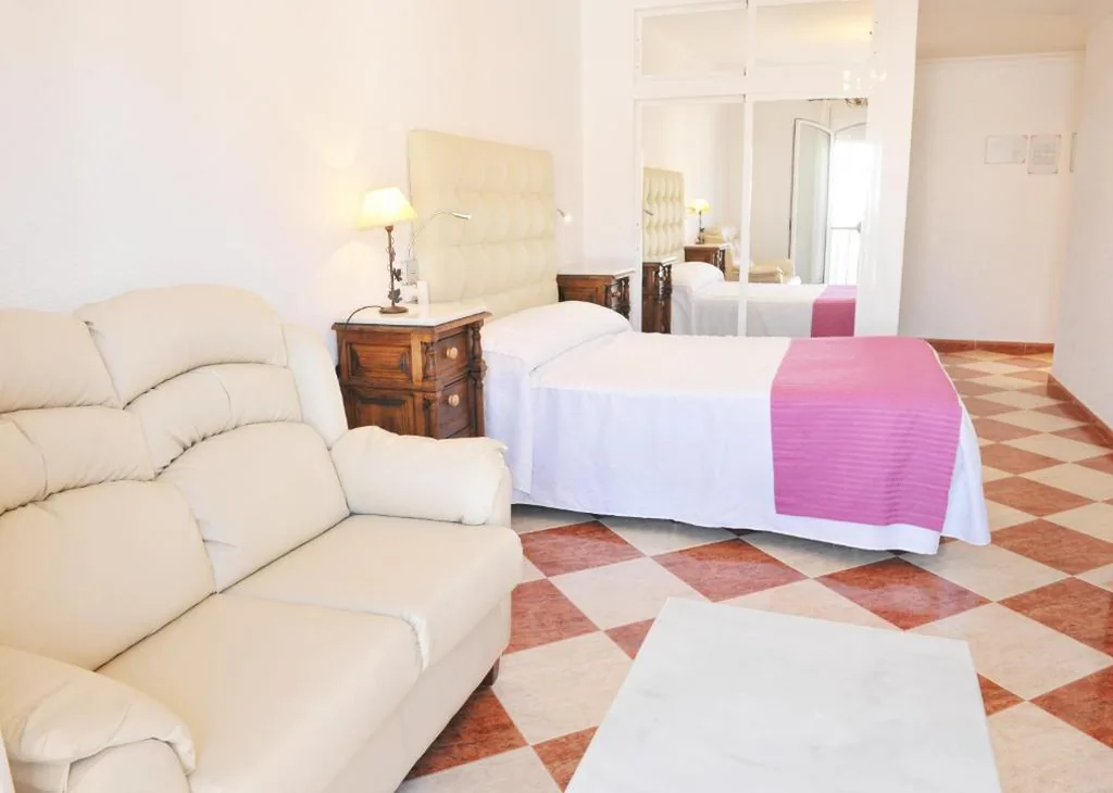 Habitación Doble Deluxe — Hostal Puerto Lepe