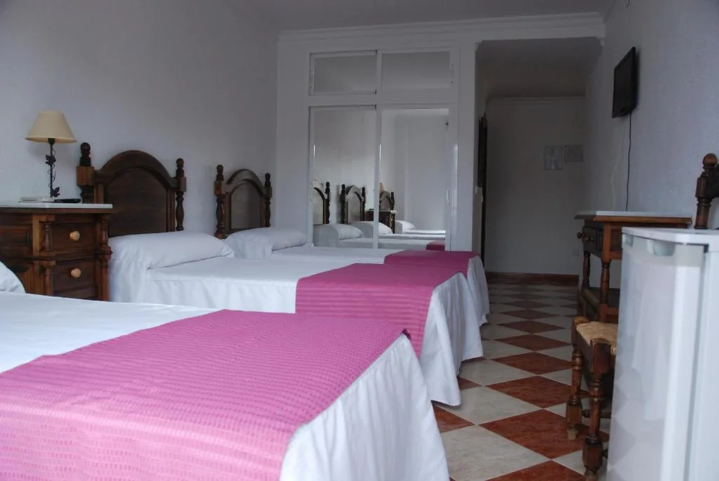 Habitación Triple — Hostal Puerto Lepe