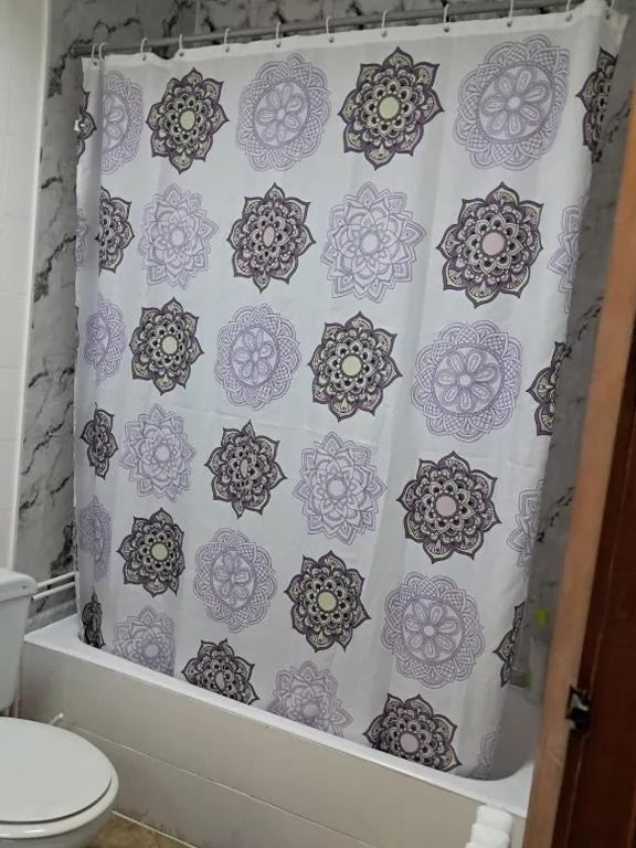 Basic-Dreibettzimmer mit Gemeinschaftsbad — Hostal Pumar