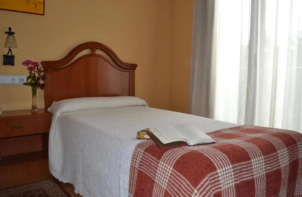 Camera singola classica con balcone — Hostal Quevedo