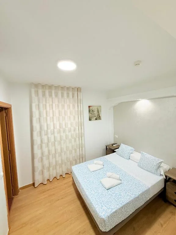 Camera doppia con bagno privato - 1 o 2 letti — Hostal Quinta Santillan
