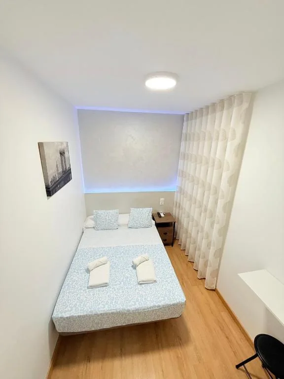 Camera doppia con bagno in comune — Hostal Quinta Santillan