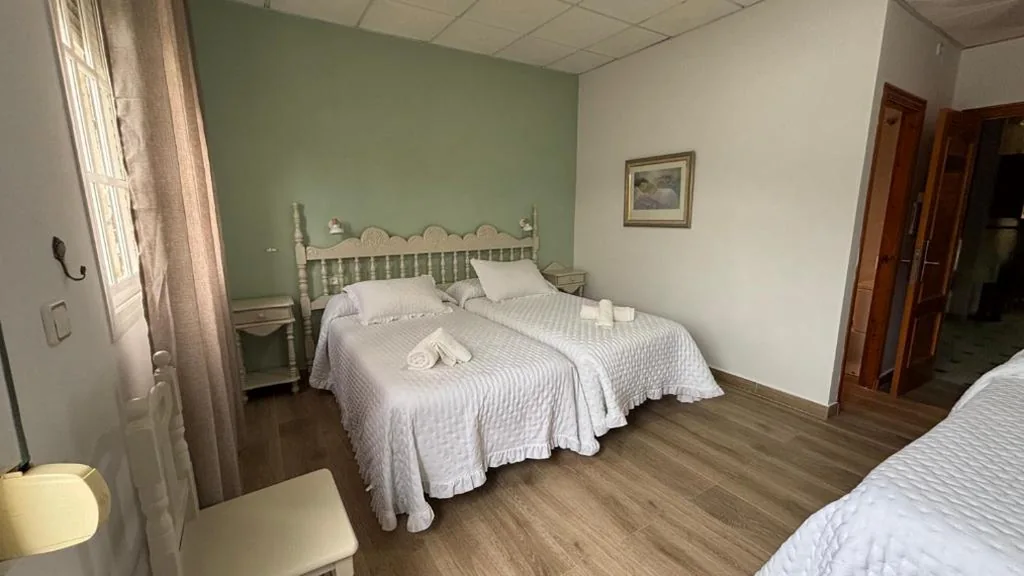 Habitación Doble con terraza — Hostal Quinto Pino