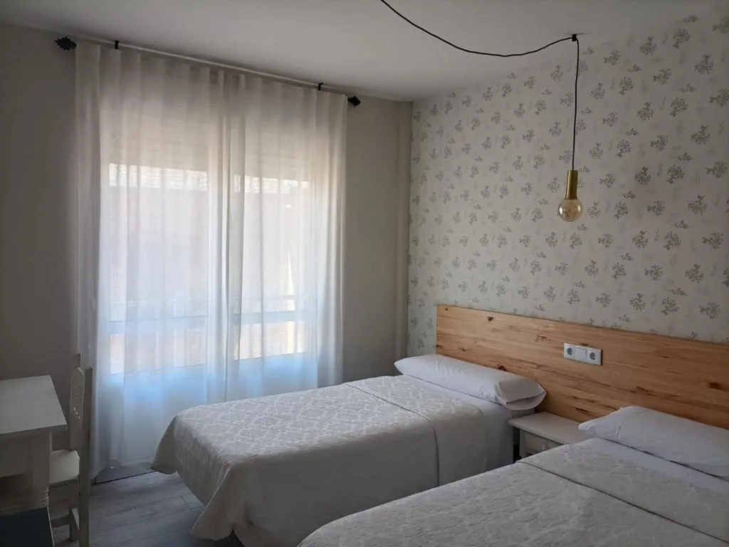 Habitación Doble - 2 camas — Hostal Quiper