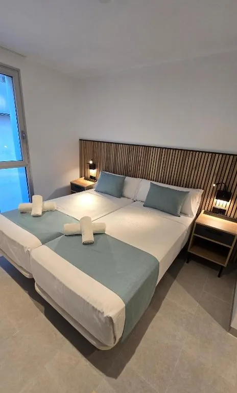 スーペリアツインルーム — Hostal Rambla 24 by Holihome