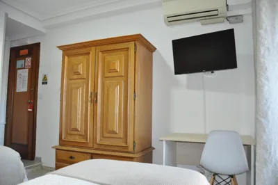 Hostal Ramón y Cajal — foto 8