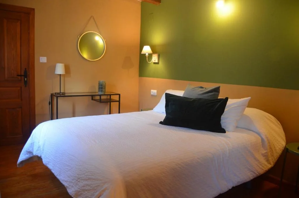 スーペリアダブルルーム — Hostal Refugio De Gredos