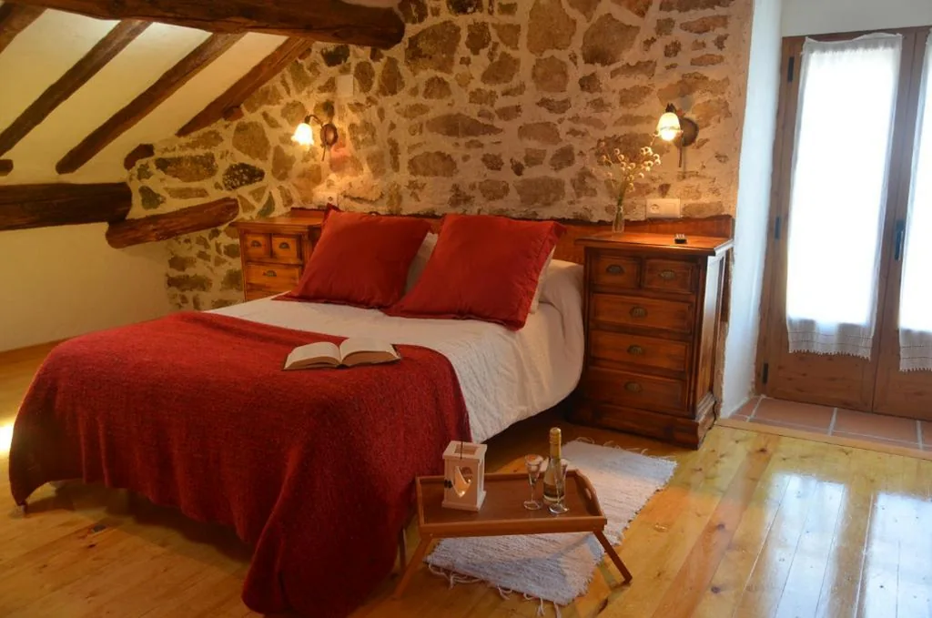 スーペリアトリプルルーム — Hostal Refugio De Gredos