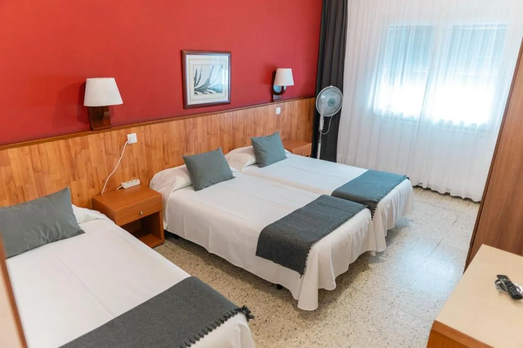 トリプルルーム — Hostal Regina